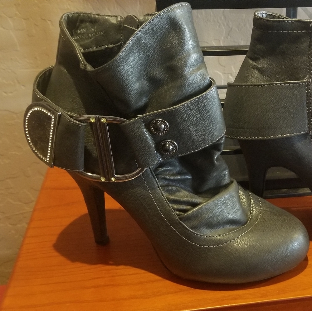 Anne Michelle Grey Boot - Picture 2 of 4